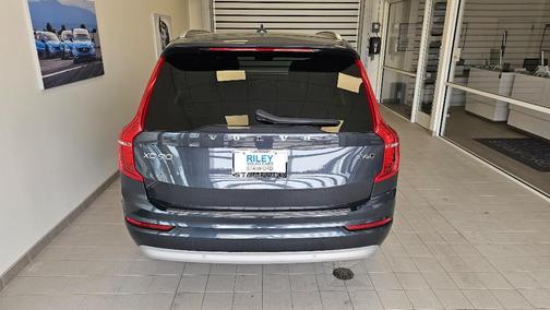 2022 Volvo XC90 T6 Momentum 7 Passenger