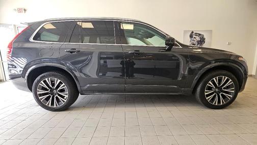 2022 Volvo XC90 T6 Momentum 7 Passenger