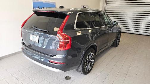 2022 Volvo XC90 T6 Momentum 7 Passenger