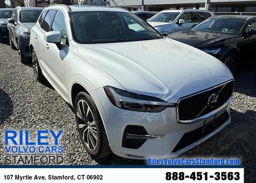 2022 Volvo XC60 B5 Momentum