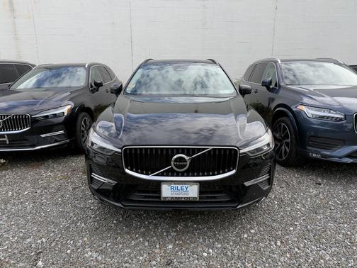 2022 Volvo XC60 B5 Momentum
