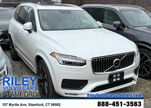 2022 Volvo XC90 T6 Momentum 7 Passenger