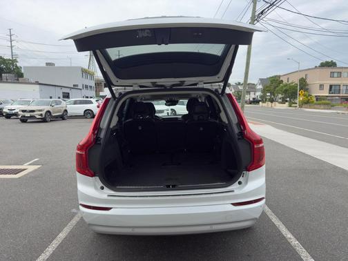 2022 Volvo XC90 T5 Momentum 7 Passenger
