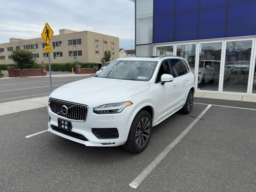 2022 Volvo XC90 T5 Momentum 7 Passenger