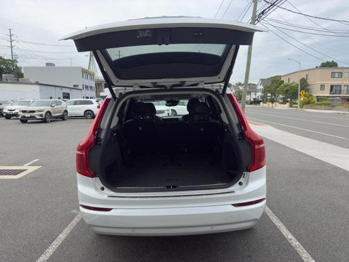 2022 Volvo XC90 T5 Momentum 7 Passenger