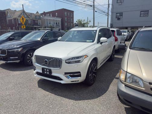 2024 Volvo XC90 B6 Plus Bright Theme 7-Seater