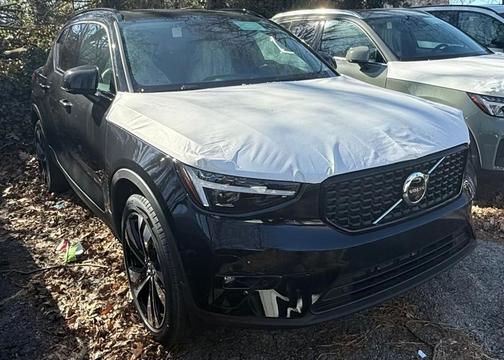 2025 Volvo XC40 B5 Plus Dark Theme
