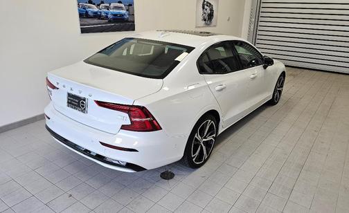 2023 Volvo S60 Recharge Plug-In Hybrid T8 Plus Dark Theme