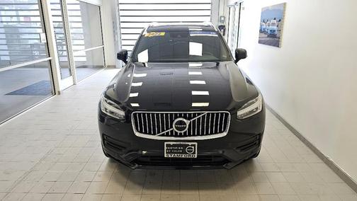 2022 Volvo XC90 T6 Momentum 7 Passenger
