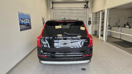 2022 Volvo XC90 T6 Momentum 7 Passenger