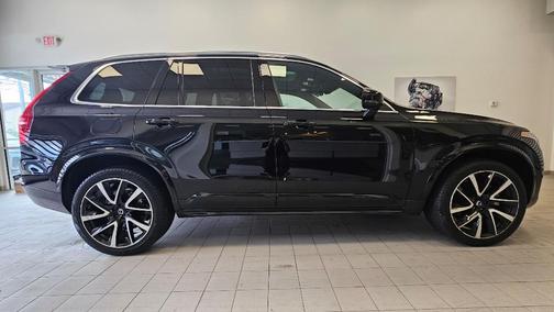 2022 Volvo XC90 T6 Momentum 7 Passenger