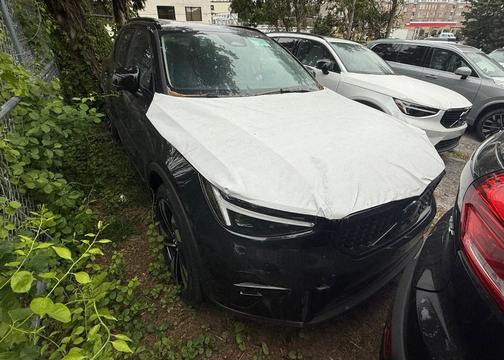 2025 Volvo XC40 B5 Plus Dark Theme