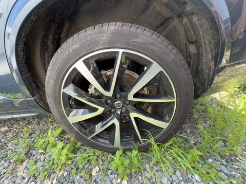 2024 Volvo XC90 B6 Plus Bright Theme 6-Seater