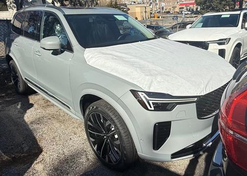 2025 Volvo XC90 Plug-In Hybrid T8 Plus 7-Seater