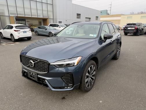 2024 Volvo XC60 B5 Plus Dark Theme