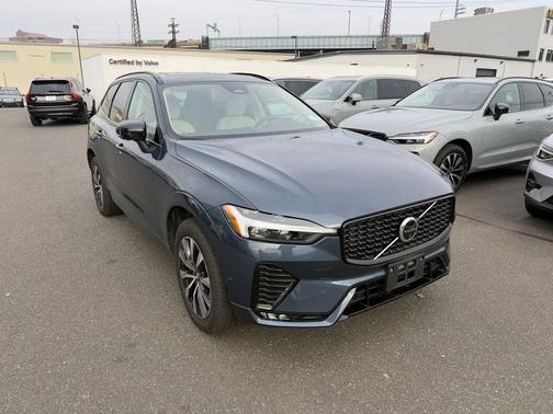 2024 Volvo XC60 B5 Plus Dark Theme