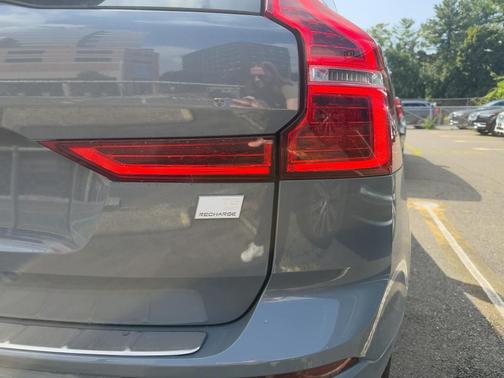 2024 Volvo XC60 Recharge Plug-In Hybrid T8 Plus Dark Theme