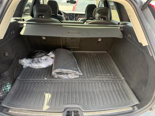 2024 Volvo XC60 Recharge Plug-In Hybrid T8 Plus Dark Theme