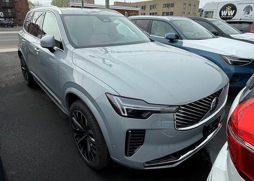 2025 Volvo XC90 B5 Plus 7-Seater