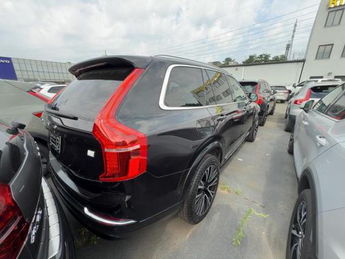 Onyx Black 2023 Volvo XC90 Plus