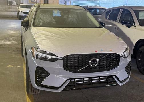2025 Volvo XC60 Plug-In Hybrid T8 Plus