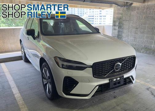 2025 Volvo XC60 Plug-In Hybrid T8 Plus