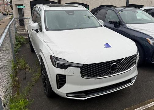 2025 Volvo XC90 B5 Plus 7-Seater