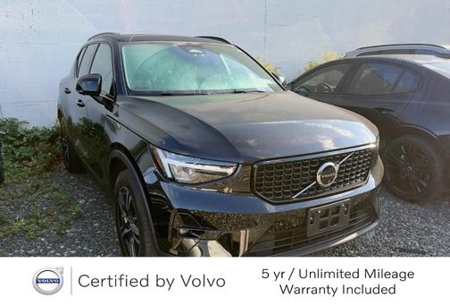 2023 Volvo XC40 B5 Plus Dark Theme
