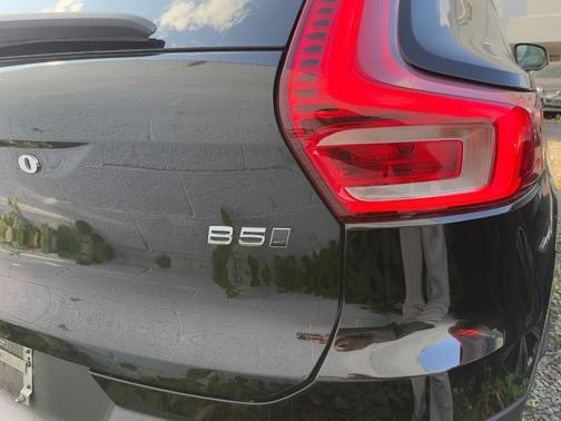 2023 Volvo XC40 B5 Plus Dark Theme
