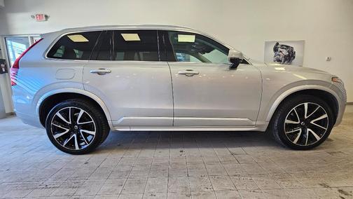 2021 Volvo XC90 T6 Momentum 6 Passenger