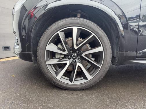 2023 Volvo XC90 B5 Plus