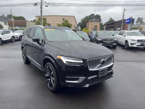2023 Volvo XC90 B5 Plus