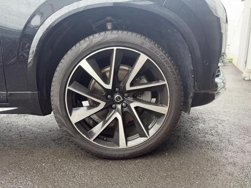 2023 Volvo XC90 B5 Plus