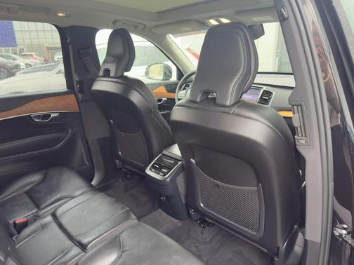 2023 Volvo XC90 B5 Plus