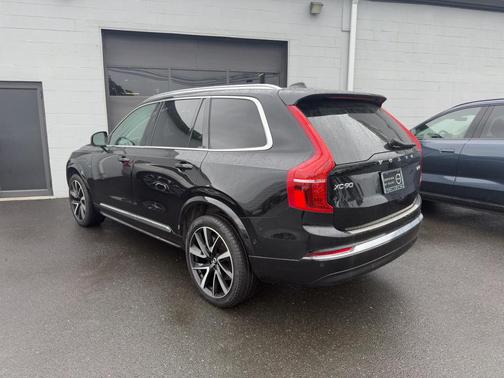 2023 Volvo XC90 B5 Plus