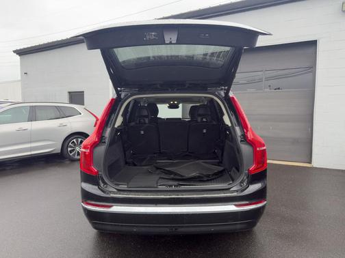 2023 Volvo XC90 B5 Plus