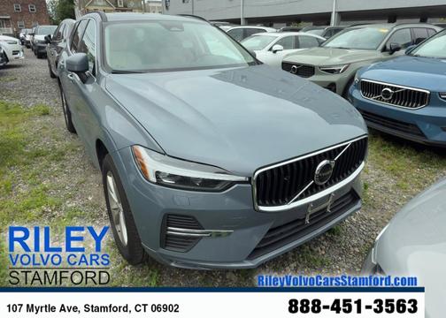 2022 Volvo XC60 B5 Momentum
