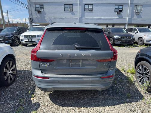 2022 Volvo XC60 B5 Momentum