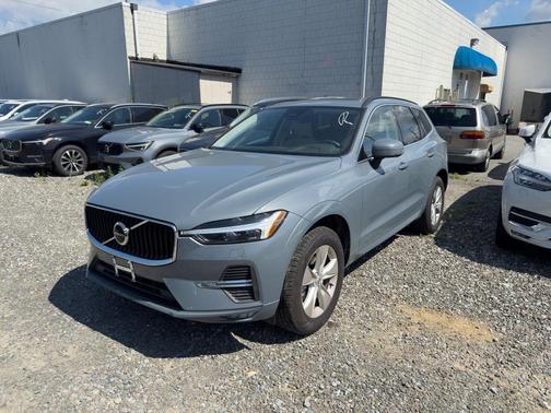 2022 Volvo XC60 B5 Momentum