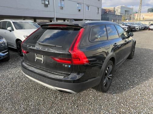 2018 Volvo V90 Cross Country T5