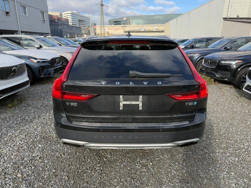 2018 Volvo V90 Cross Country T5