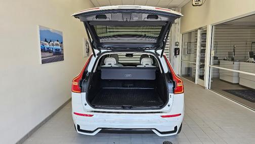 2023 Volvo XC60 B5 Plus Dark Theme