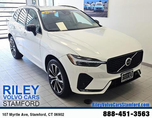 2023 Volvo XC60 B5 Plus Dark Theme