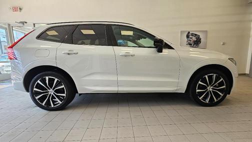 2023 Volvo XC60 B5 Plus Dark Theme