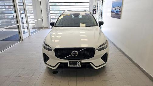 2023 Volvo XC60 B5 Plus Dark Theme