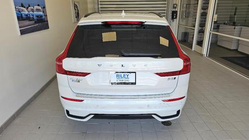 2023 Volvo XC60 B5 Plus Dark Theme