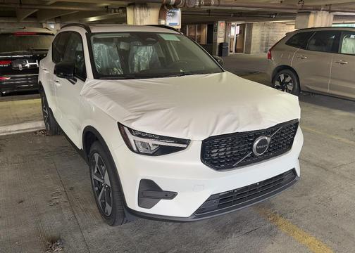 2026 Volvo XC40 B5 Core