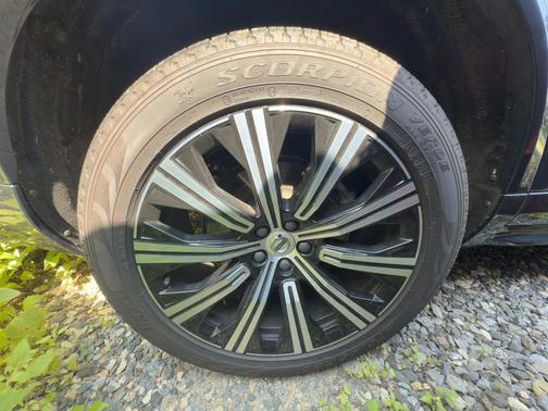 2024 Volvo XC90 B5 Core Bright Theme