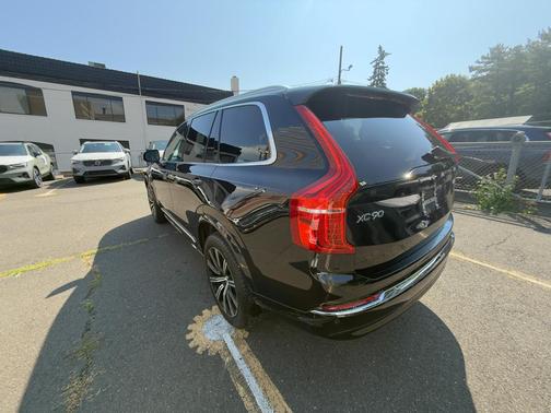 2024 Volvo XC90 B5 Core Bright Theme