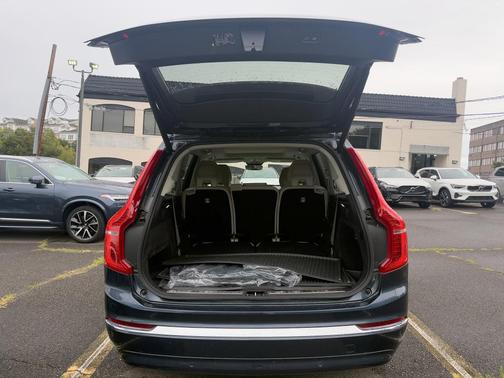 2024 Volvo XC90 B5 Core Bright Theme